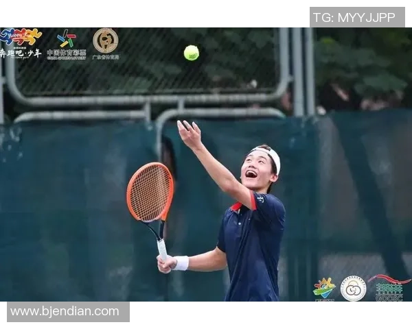 深圳网球队的团队协作揭秘:网球巨献背后的默契与拼搏精神 深圳网球队的团队协作揭秘:网球巨献背后的默契与拼搏精神