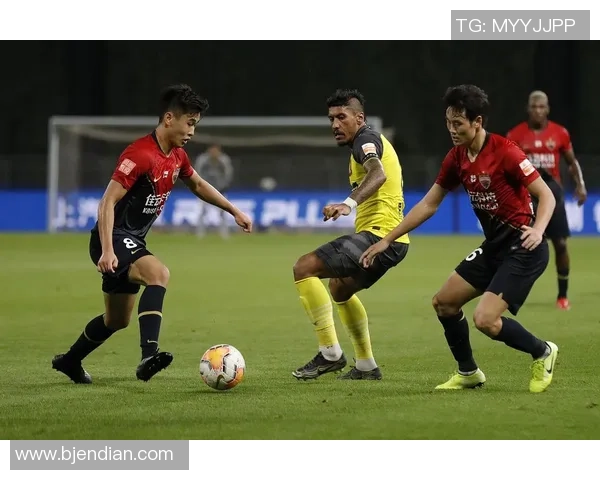 赛后分析：深圳足球队与南京足球队在比赛中的战术灵活性对比探讨