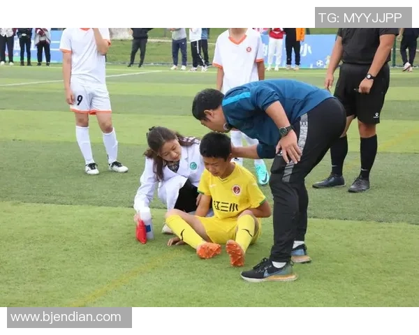 足球明星携手盟宝共创未来助力青少年足球发展与梦想实现